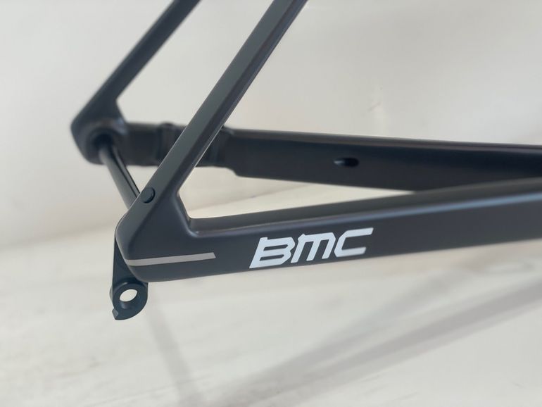 Used BMC Teammachine SLR01 Matt Black/White 58 Frameset 2024 Road & Gravel — image 2 of 5