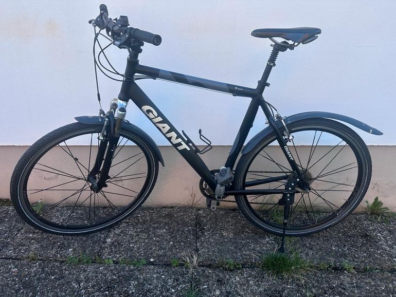 Used Giant Giant Custom Other Shimano 2009 Road & Gravel, Schwarz — image 1 of 8