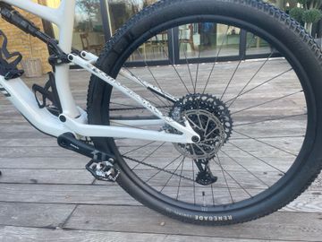 Used Specialized Epic SRAM GX Eagle 2024 Mountainbike, White, 29 — image 5 of 19