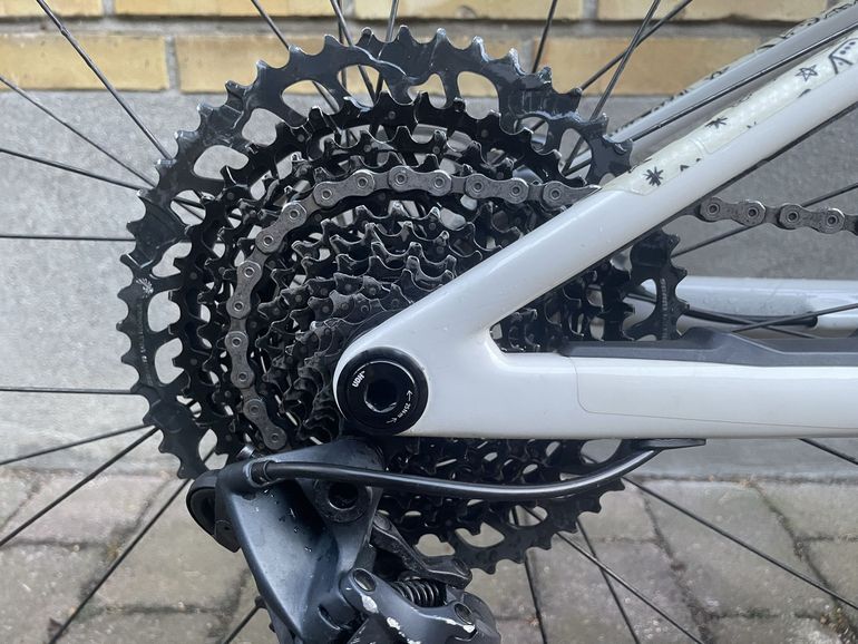 Used Specialized Epic SRAM GX Eagle 2024 Mountainbike, White, 29 — image 11 of 19