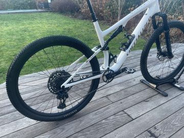 Used Specialized Epic SRAM GX Eagle 2024 Mountainbike, White, 29 — image 7 of 19