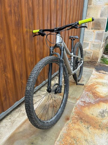 Specialiced Custom SRAM X01 Eagle AXS 2020 Mountainbike usato, Grigio chiaro — immagine 3 di 8