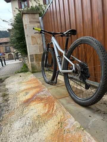 Specialiced Custom SRAM X01 Eagle AXS 2020 Mountainbike usato, Grigio chiaro — immagine 4 di 8
