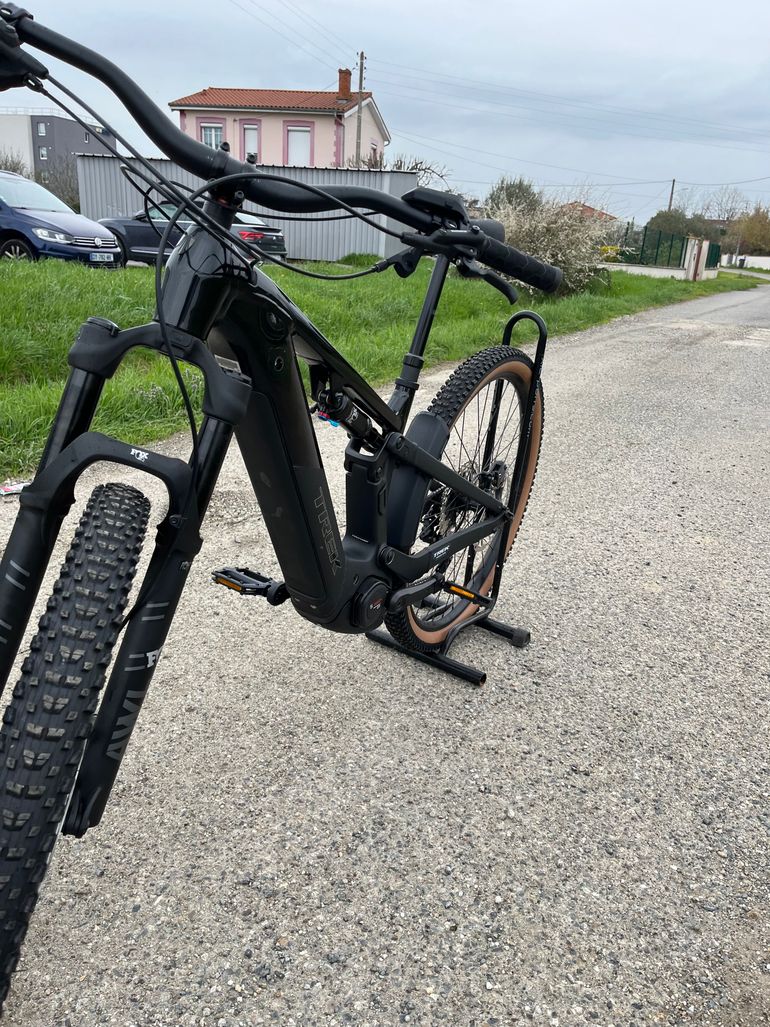 Used Trek POWERFLY FS+ 6 2026 Mountainbike — image 2 of 4