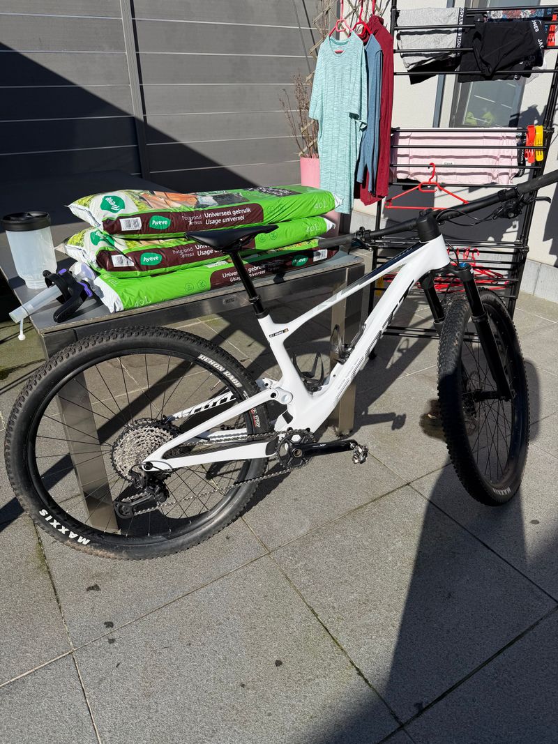 Gebrauchtes Scott Spark Shimano XTR 2025 Mountainbike, Weiß — Bild 2 von 9