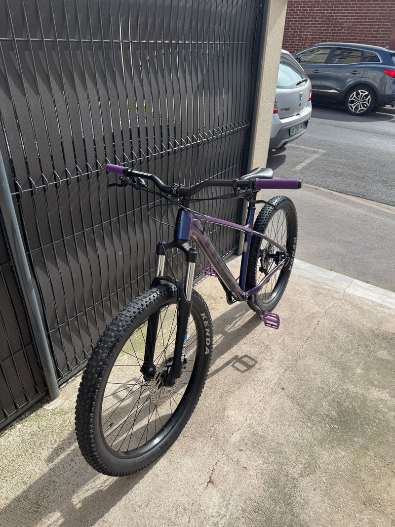 Used Trek Roscoe 6 2022 2022 Mountainbike, Purple, 27.5 — image 4 of 6