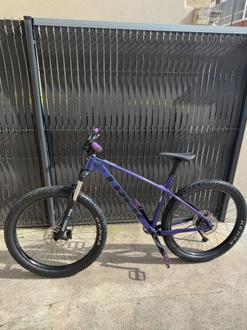 Used Trek Roscoe 6 2022 2022 Mountainbike, Purple, 27.5 — image 3 of 6