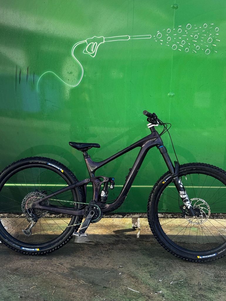 Used Giant Reign Advanced Pro 1 2023 2023 Mountainbike, Negro — image 5 of 8