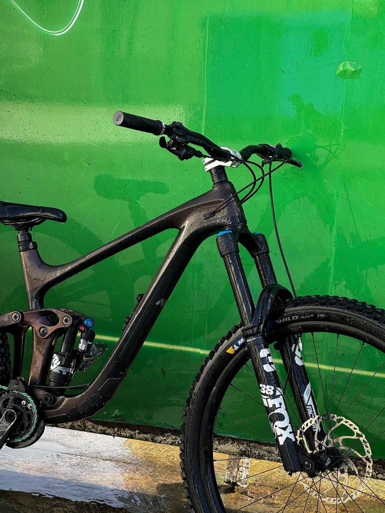 Used Giant Reign Advanced Pro 1 2023 2023 Mountainbike, Negro — image 6 of 8