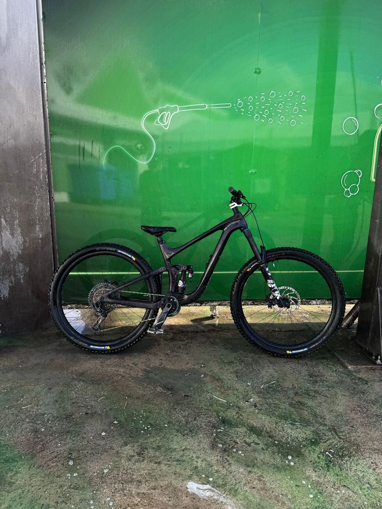 Used Giant Reign Advanced Pro 1 2023 2023 Mountainbike, Negro — image 1 of 8