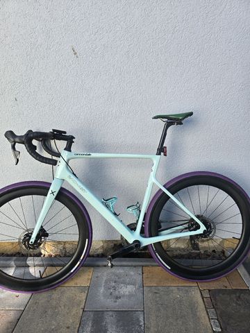 Used Cannondale SuperSix EVO SRAM Rival eTap AXS 2022 Road & Gravel, Green — image 2 of 10