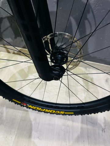 Used Treck supercaliber 9.8 Custom SRAM GX Eagle AXS 2025 Mountainbike, Black — image 8 of 9