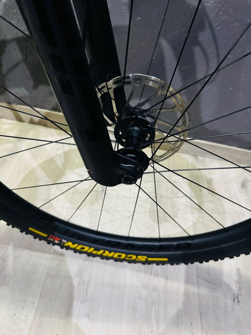 Used Treck supercaliber 9.8 Custom SRAM GX Eagle AXS 2025 Mountainbike, Black — image 8 of 9