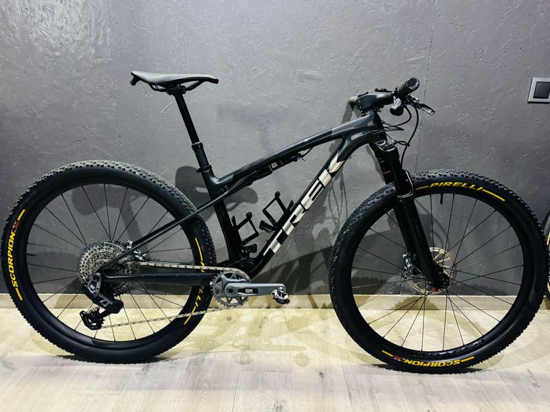 Used Treck supercaliber 9.8 Custom SRAM GX Eagle AXS 2025 Mountainbike, Black — image 1 of 9