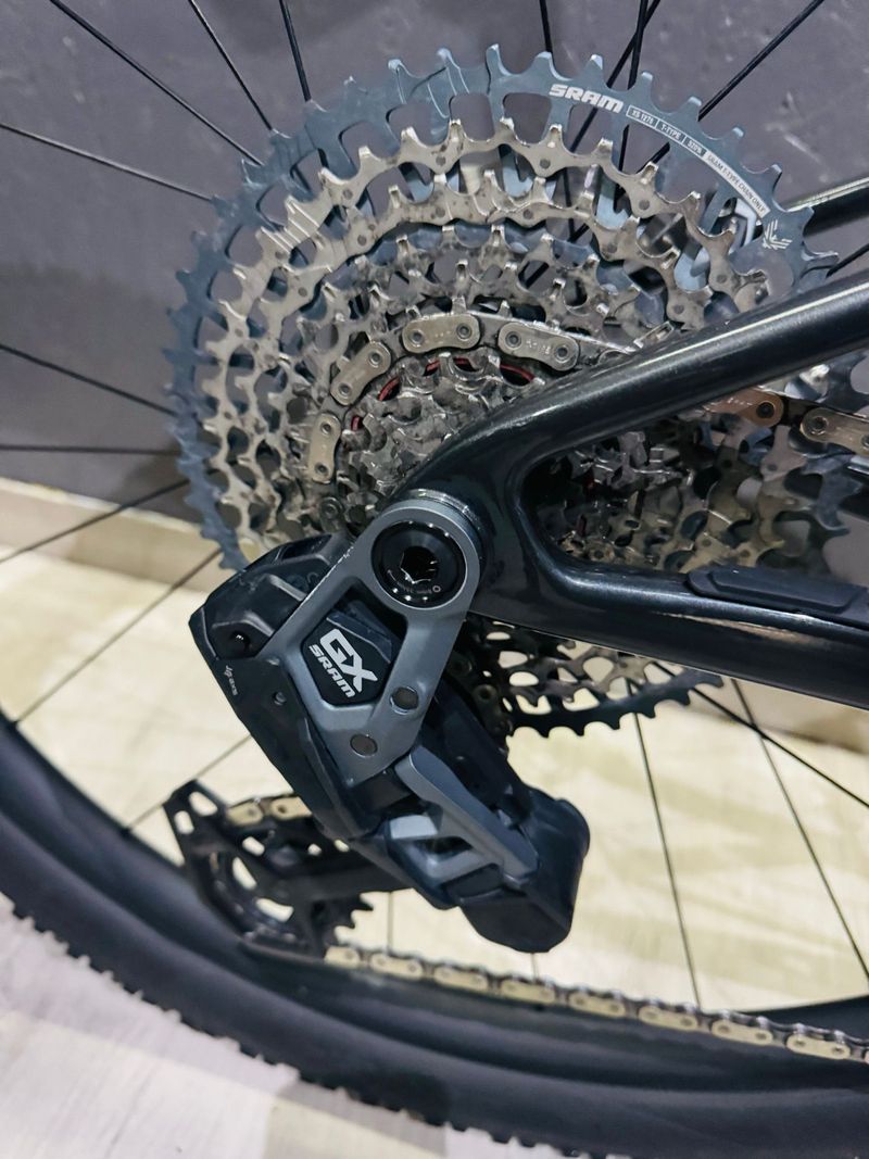 Used Treck supercaliber 9.8 Custom SRAM GX Eagle AXS 2025 Mountainbike, Black — image 3 of 9