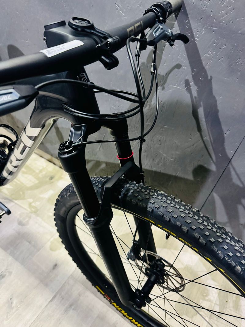 Used Treck supercaliber 9.8 Custom SRAM GX Eagle AXS 2025 Mountainbike, Black — image 7 of 9