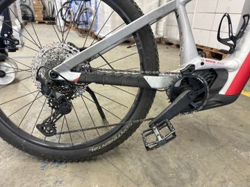 Used Ghost E-Teru Shimano Deore 2024 Mountainbike, Light Gray — image 3 of 5
