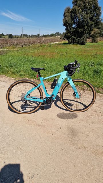 Bianchi e-Arcadex Tourer GRX 600 2025 2025 Road & Gravel usato