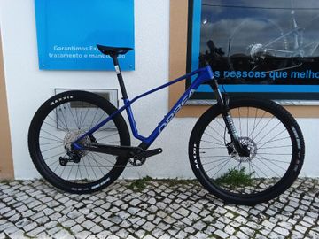 Tweedehands Orbea ALMA M50 2025 2025 Mountainbike — afbeelding 1 van 5