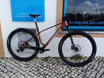 Orbea ALMA M30 2025 2025 Mountainbike usato, Rosso — immagine 1 di 6
