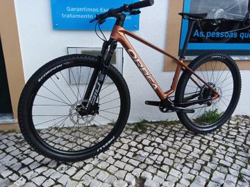 Orbea ALMA M30 2025 2025 Mountainbike usato, Rosso — immagine 2 di 6