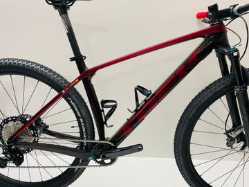 Used Trek Procaliber 9.8 2023 2023 Mountainbike, Red, 29 — image 2 of 10