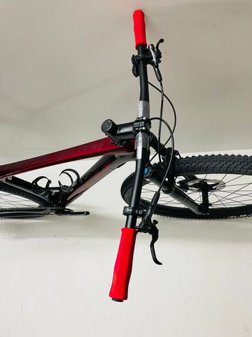 Used Trek Procaliber 9.8 2023 2023 Mountainbike, Red, 29 — image 8 of 10