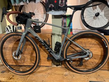 Giant, Revolt Advanced 0 2025