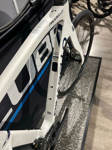 Pinarello F7 Shimano 105 2024 Road & Gravel usato, Bianco — immagine 4 di 9