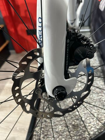 Pinarello F7 Shimano 105 2024 Road & Gravel usato, Bianco — immagine 6 di 9