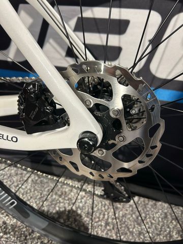 Pinarello F7 Shimano 105 2024 Road & Gravel usato, Bianco — immagine 8 di 9
