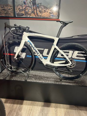 Pinarello F7 Shimano 105 2024 Road & Gravel usato, Bianco — immagine 7 di 9