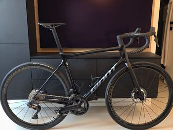 Used Giant Giant TCR Advanced M/L Custom (Ultegra Di2, Aeolus RSL, Berk Ploh, Garmin Rally RS200...) 2023 Road & Gravel — image 1 of 9