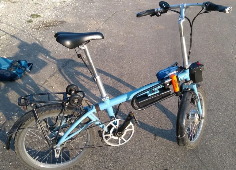 Gebrauchtes Bernds E-Bike Faltrad Kompaktrad Shimano Riemen 2018 Urban, Blau — Bild 1 von 8
