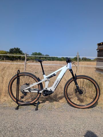 Trek POWERFLY FS+ 6 2026 Mountainbike usato, Bianco — immagine 6 di 7