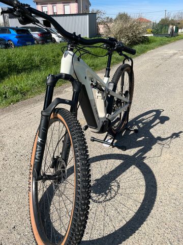 Trek POWERFLY FS+ 6 2026 Mountainbike usato, Bianco — immagine 3 di 7