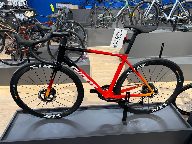 Used Giant TCR Advanced Pro 2026 2026 Road & Gravel, Red — image 2 of 10