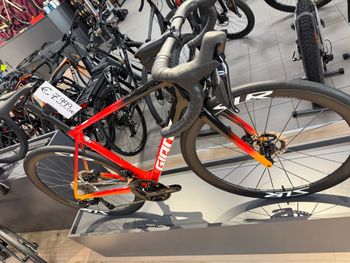 Used Giant TCR Advanced Pro 2026 2026 Road & Gravel, Red — image 9 of 10