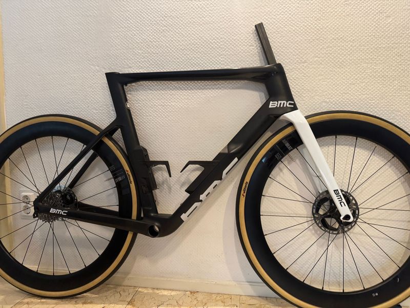 Used BMC Timemachine ROAD 01 ONE 2023 Frameset 2023 Road & Gravel, Black — image 1 of 8