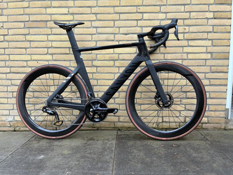 Käytetty Canyon Aeroad CFR Di2 2023 2023 Road & Gravel