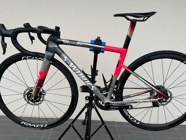 Used Specialized Tarmac SRAM Red eTap AXS 2025 Road & Gravel — image 2 of 20