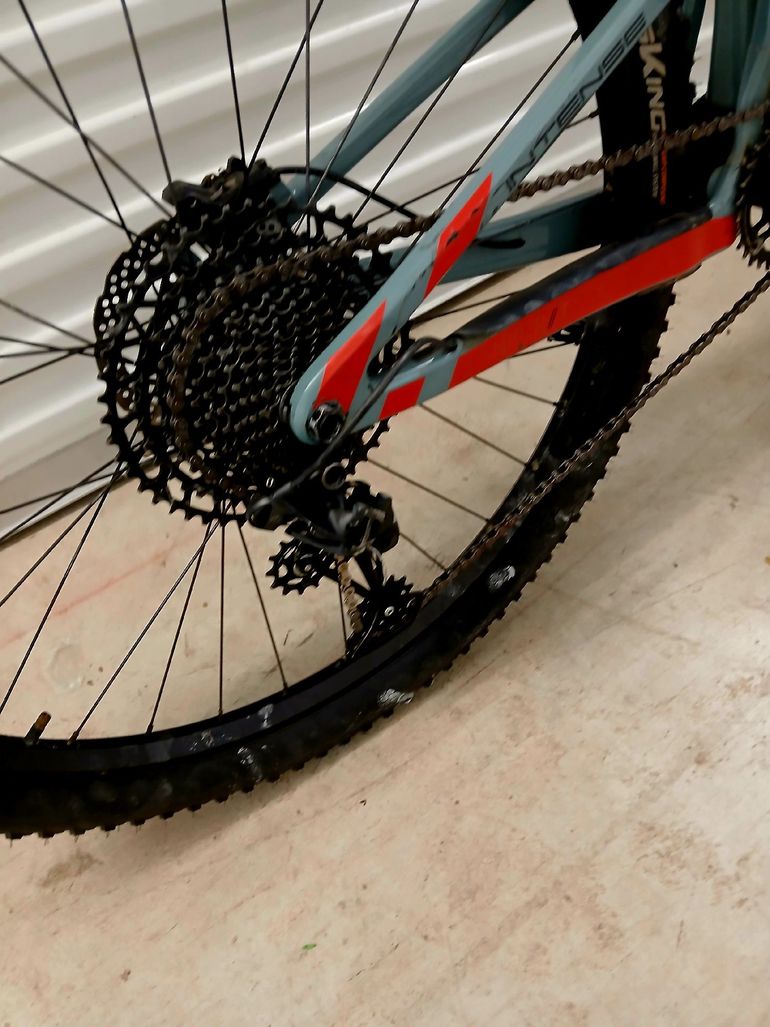 Used Intense Sniper Shimano Deore XT 2020 Mountainbike, Light Gray — image 3 of 15