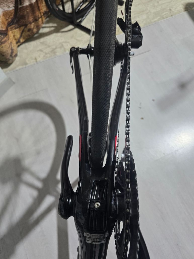 Used Specialized Tarmac Shimano 105 2014 Road & Gravel, Red — image 8 of 12