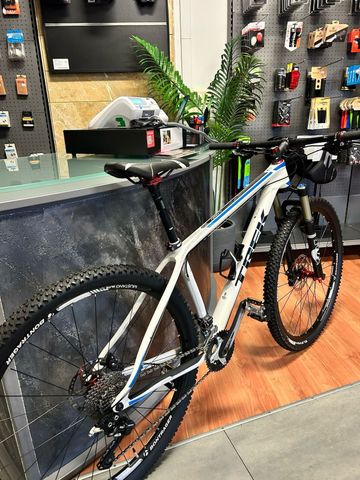 Used Trek Superfly 9.7 2017 2017 Mountainbike, White, 27.5 — image 5 of 7