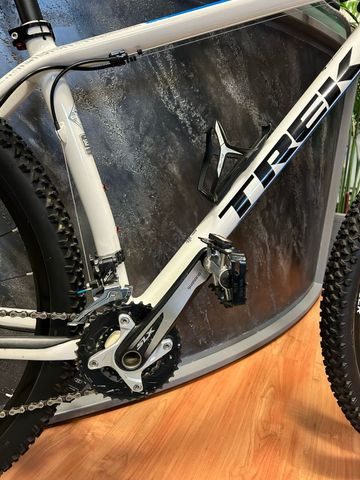 Used Trek Superfly 9.7 2017 2017 Mountainbike, White, 27.5 — image 2 of 7