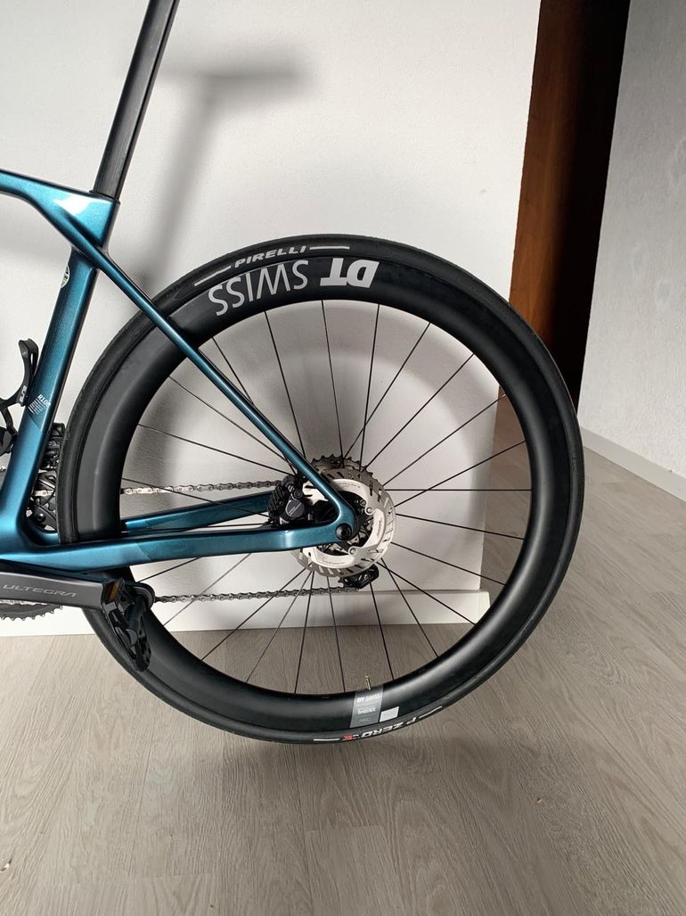 Used Canyon Canyon Ultimate CF SLX 8 Di2 2024 Road & Gravel, Blue — image 17 of 22