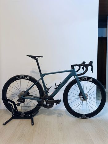 Used Canyon Canyon Ultimate CF SLX 8 Di2 2024 Road & Gravel, Blue — image 1 of 22