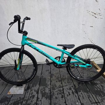Gebrauchtes Chase Custom 2024 Urban, Grün — Bild 2 von 3