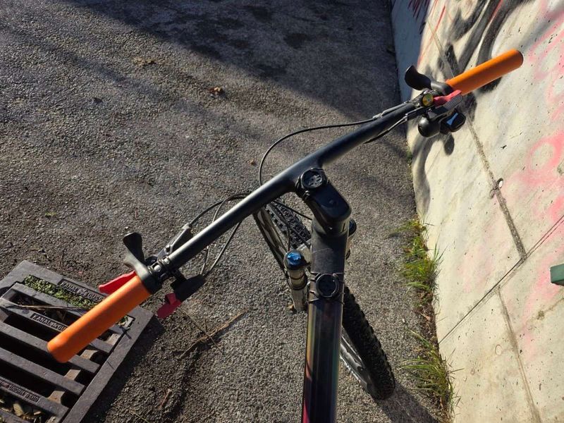 Used Carbonda Neu - Carbon - AXS Sram Fully 120mm Federweg Vorne/ Hinten Komplett Fox Kashima 2025 MTB