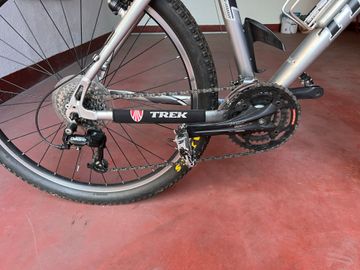 Używany Trek 4400 Shimano Deore 2012 Mountainbike — zdjęcie 3 z 5